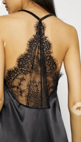 SIMPLY SEXY NIGHTDRESS 100/BLACK
